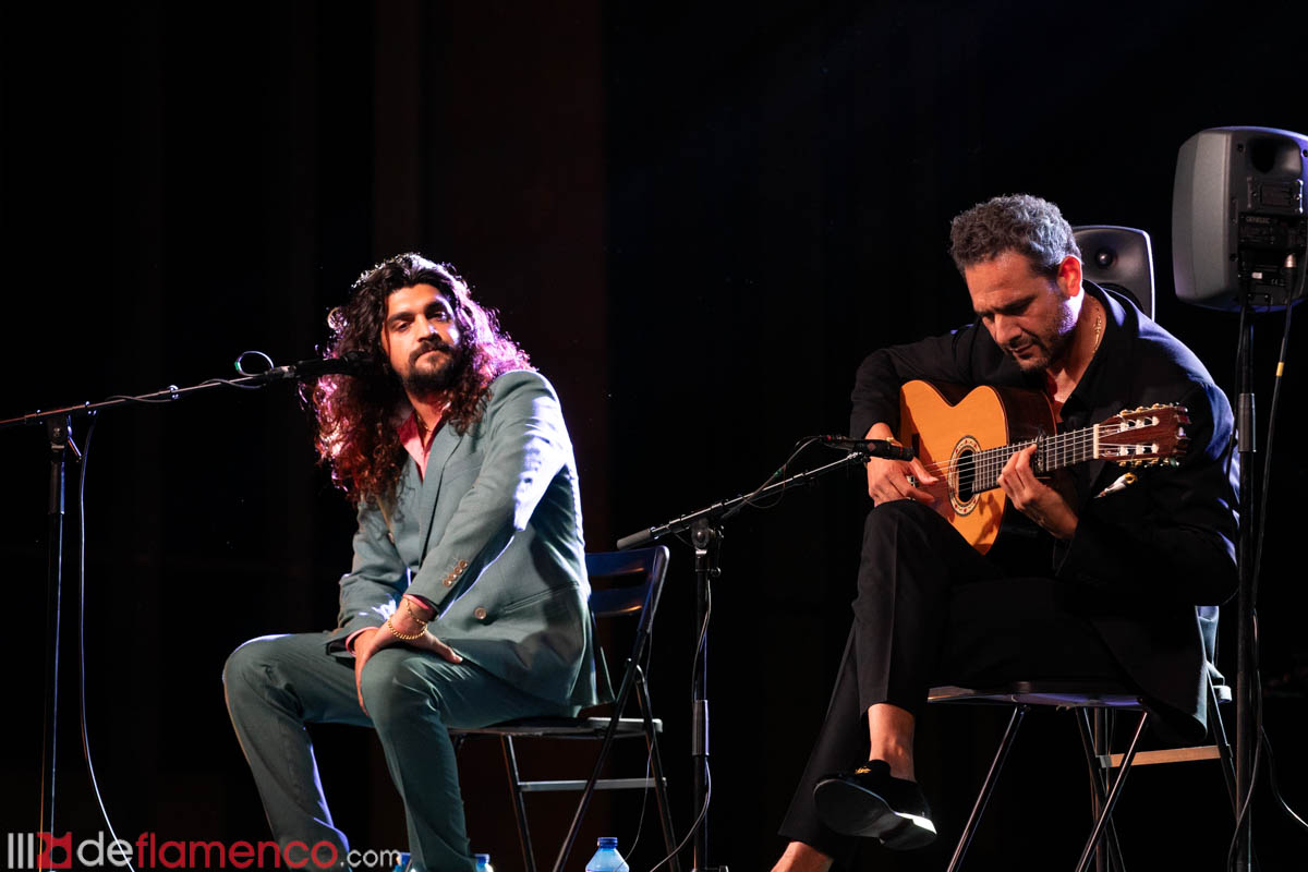 Israel Fernández siembra flamencos en el Bierzo