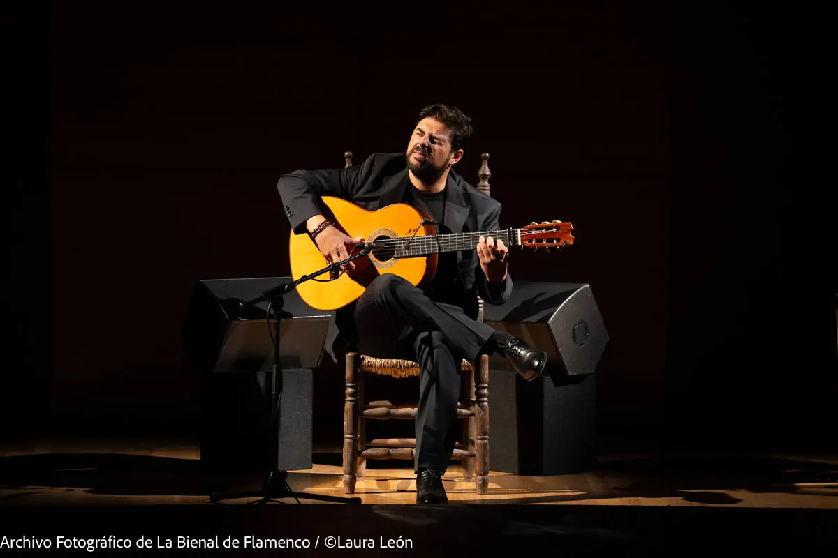 Manuel Valencia, la guitarra transparente